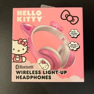 Hello Kitty Wireless Light Up Headphones Bluetooth Pink & White by Sanrio NEW